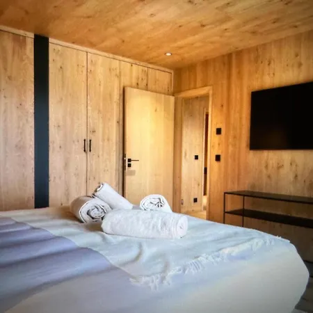 Stylish Chalet In Mountain View 레게츠
