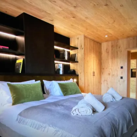 Stylish Chalet In Mountain View Les Gets
